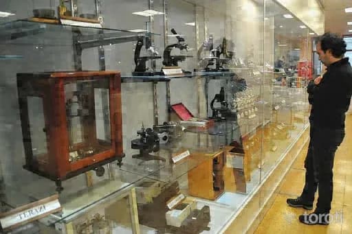Ankara Üniversitesi Eczacilik Fakültesi Müzesi
