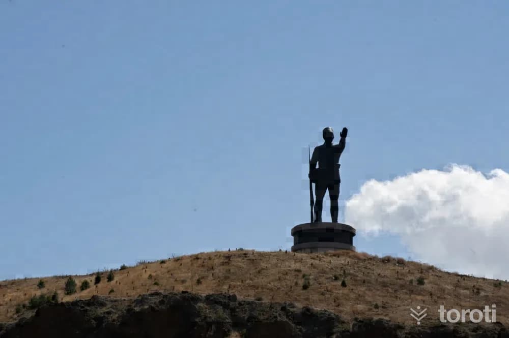 Mehmetçik Anıti